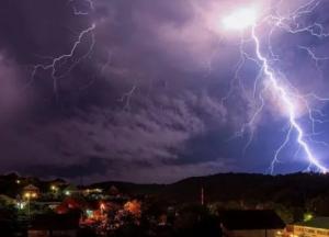 Прогноз погоды на 25 мая: будут лить дожди и греметь грозы