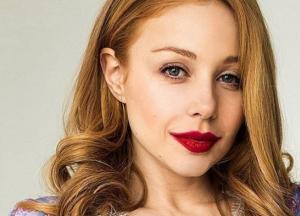 Тина Кароль очаровала снимком в кружевном платье на берегу океана (фото)