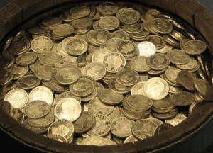 В Израиле нашли древний кувшин с золотыми монетами