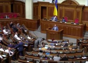 Рада приняла за основу законопроект о финансировании единовременной выплаты по безработице
