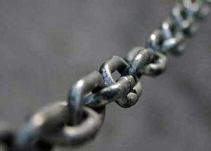 В Луганской области родители держали на цепи 6-летнего ребенка (фото)