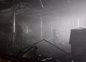 В Киеве дотла сгорел обувной магазин (фото)