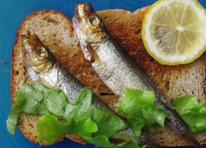 Эксперт назвала самую вредную закуску