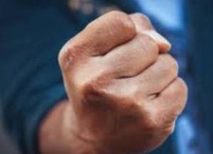 На Закарпатье патрульные избили супругов из остановленной машины 