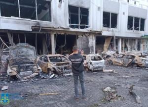 Одеса була під атакою дронів: горіли авто, пошкоджені багатоповерхівки (фото, відео)