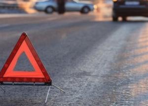 В Киеве бус на скорости протаранил два авто и тащил их десятки метров (фото и видео)