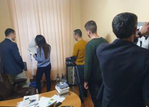 НАБУ проводит обыски в помещении телеканала "Думская" (видео)