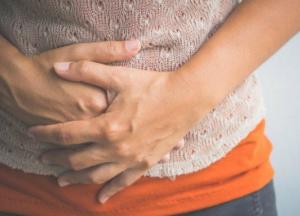 Врачи рассказали, что поможет справиться с метеоризмом