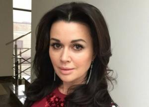 У «Моей прекрасной няни» появилась надежда: последние новости о состоянии Анастасии Заворотнюк (фото)