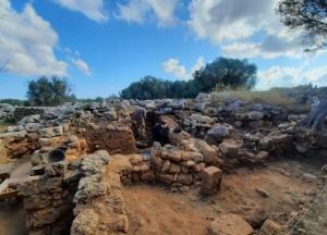 Археологи нашли на "пиратском острове" древний тайник с оружием (фото)