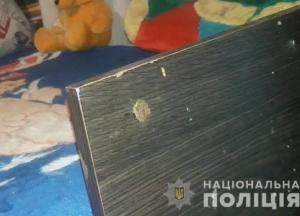 Под Одессой отец и мать посадили ребенка на цепь (видео)