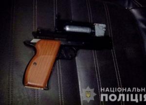 На Днепропетровщине пьяный мужчина стрелял по детям из окна квартиры