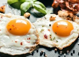 Медики рассказали, почему нельзя разогревать готовые блюда из яиц и мяса