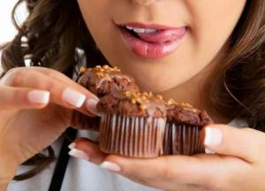 Названа неожиданная причина тяги к сладкому