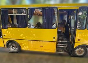 Окупанти з самого ранку вдарили дроном по маршрутці з людьми у Херсоні, є загиблі (фото)