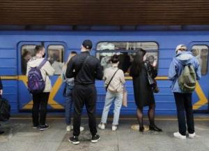 Завтра метро в Киеве будет работать на час дольше
