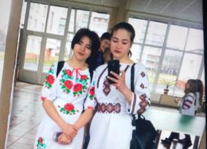 Вышли из такси и пропали: во Львове ищут двух школьниц