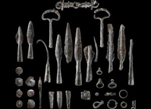 Археологи нашли арсенал оружия, которому более 2 тыс. лет