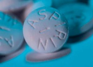 Кардиологи рассказали, кому лучше не принимать аспирин