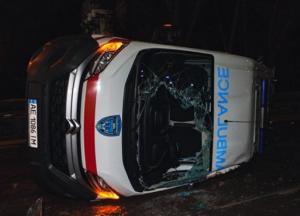 В Днепре "скорая" попала в ДТП, есть пострадавшие (фото, видео)