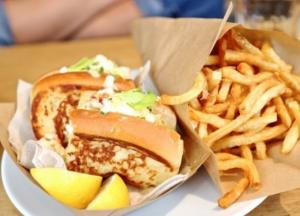 Медики назвали самые опасные продукты для фигуры и здоровья