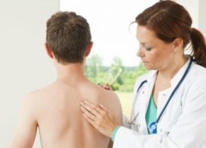 В Украине дети к 1 сентября должны пройти медосмотр: каких врачей нужно посетить школьникам