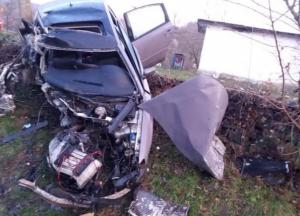 На Закарпатье молодая пара "под градусом" попала в смертельное ДТП