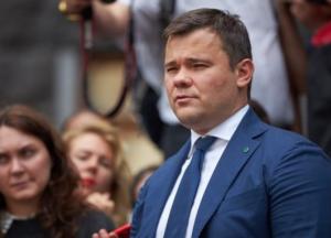 Шептун Зеленского: в сети обсуждают забавное фото президента с "дублером" Богдана