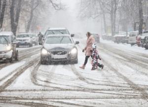В Киеве из-за снегопада образовался транспортный коллапс
