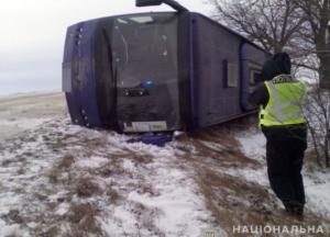 На трассе "Одесса - Киев" перевернулся автобус, среди пострадавших ребенок (фото)