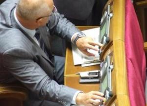 В АП Зеленского готовят нардепам наказание за прогулы и кнопкодавство