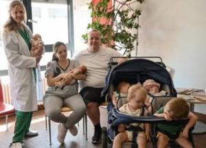 Унікальний медичний прецедент у Німеччині: мешканка Баварії народила близнюків утретє поспіль