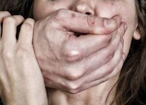 В Запорожской области мужчина изнасиловал 13-летнюю девочку