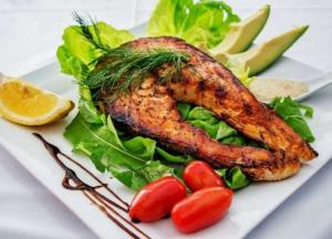 Медики назвали продукты, которые снижают уровень холестерина и риск сердечного приступа