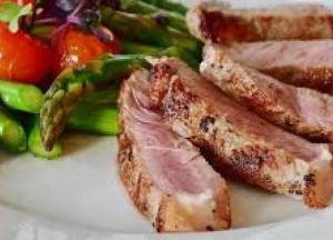 Диетологи назвали самые вредные виды мяса