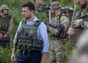 Зеленский совершил поездку на линию фронта (фото)