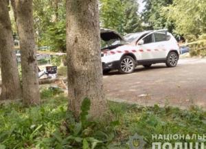 Взорвался пакет на капоте авто в Тернополе (фото)