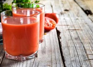 Медики назвали смертельную опасность томатного сока