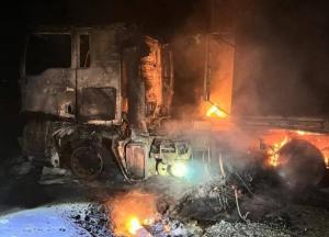 У порту "Південний" на Одещині горять резервуари, висота заграви 200 метрів, загиблих більшає (відео)