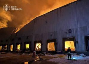 40000 кв. м у вогні: російський обстріл знищив склади "Рошен" у Яготині, з’явились відео