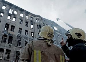 В результате пожара в одесском колледже погибло уже 8 человек: в больнице скончался спасатель