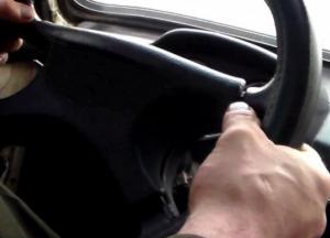 В Тернопольской области мужчина умер за рулем "копейки" 