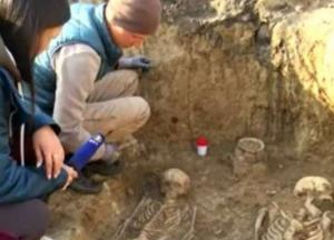 Археологи раскопали курган с драгоценностями и останками