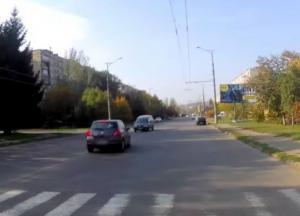 В Кривом Роге пьяный водитель сбил подростков на пешеходном переходе