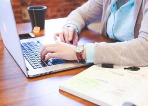 Медики рассказали, почему долгое сидение вредно для здоровья