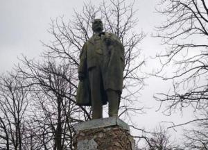 На Полтавщине нашли уцелевший памятник Ленину (фото)