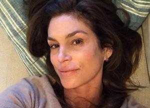 Синди Кроуфорд удивила неопрятным внешним видом (фото)