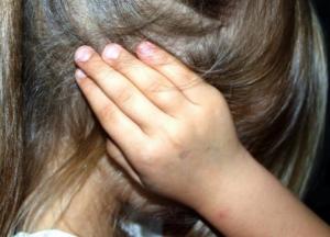 В Сумах мужчина изнасиловал 9-летнюю девочку, с которой общался в соцсетях