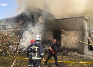 На Прикарпатье самолет упал на дом, четыре жертвы (видео)