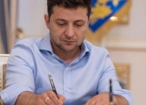 Зеленский подписал закон о платежных услугах: что изменится для украинцев